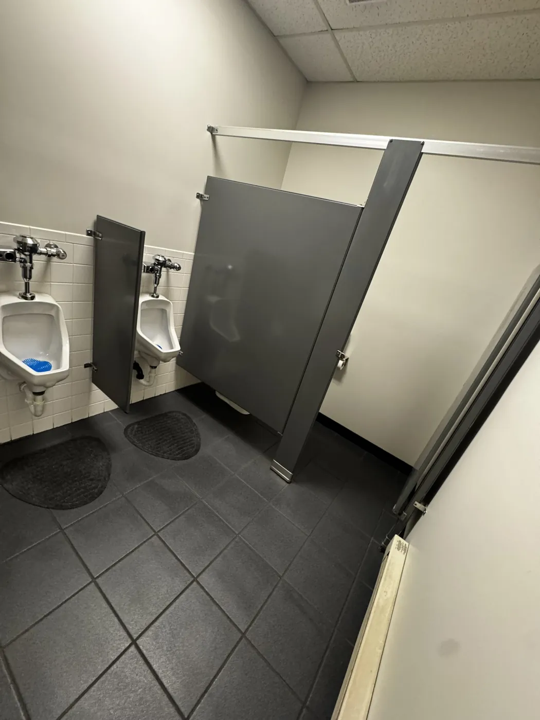 Commercial restroom cleaning in Brunswick, Ohio